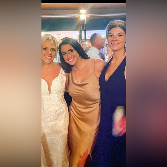 Gold dress - Picture 3 of 3